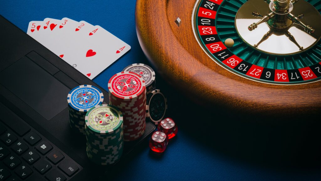 Which are the most important things to consider before playing at a casino? 